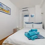 Melanie Apartament *