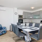Apartament Melanie *