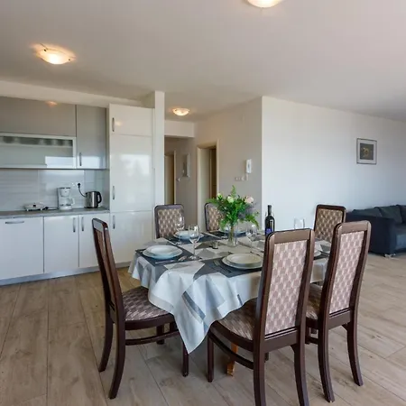 Melanie Apartment